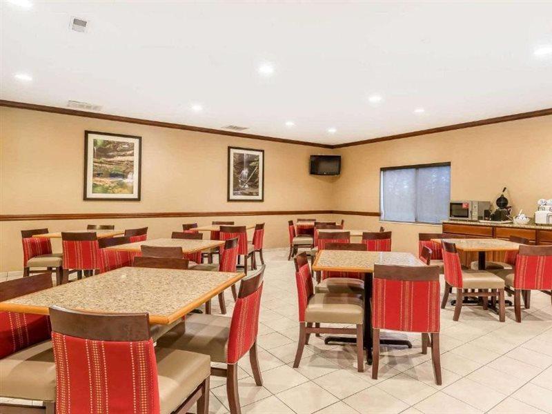 Comfort Inn & Suites East Moline Near I-80 Εξωτερικό φωτογραφία