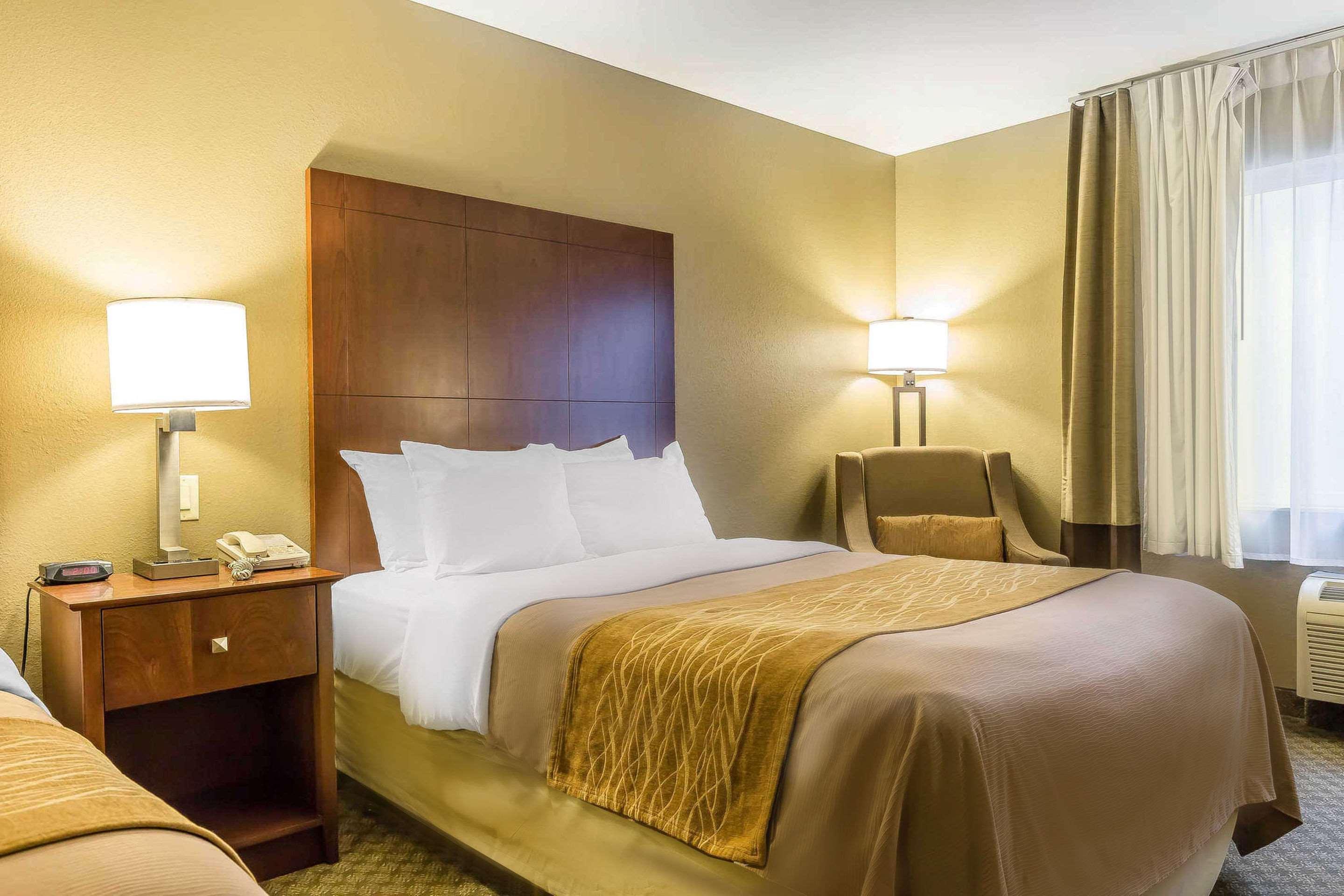 Comfort Inn & Suites East Moline Near I-80 Εξωτερικό φωτογραφία
