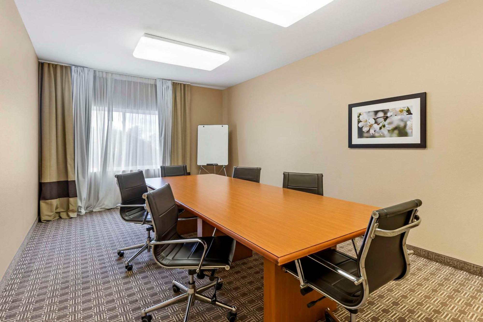Comfort Inn & Suites East Moline Near I-80 Εξωτερικό φωτογραφία