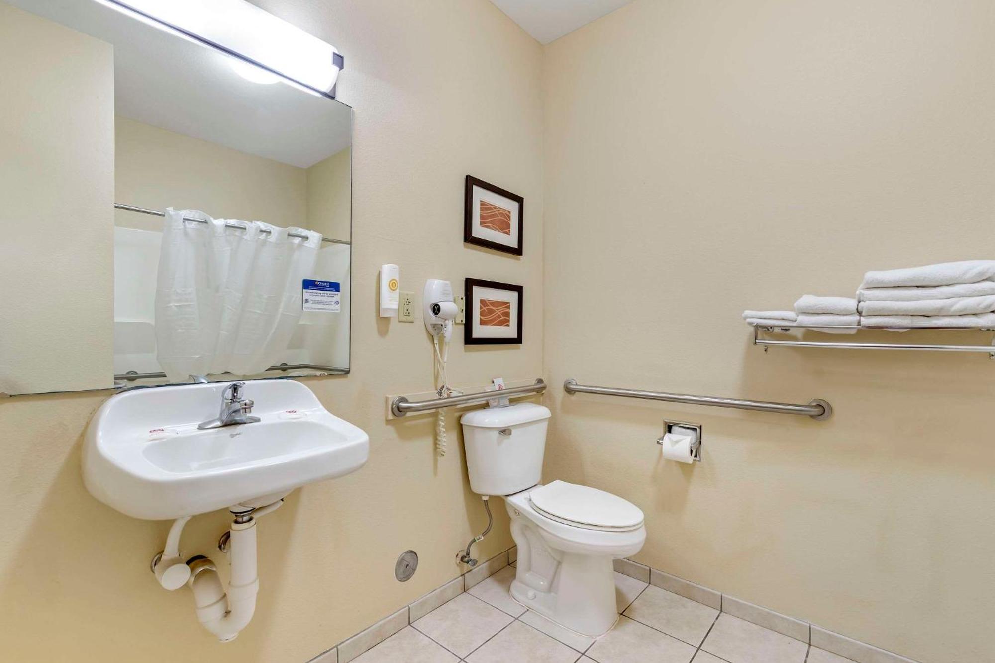 Comfort Inn & Suites East Moline Near I-80 Εξωτερικό φωτογραφία