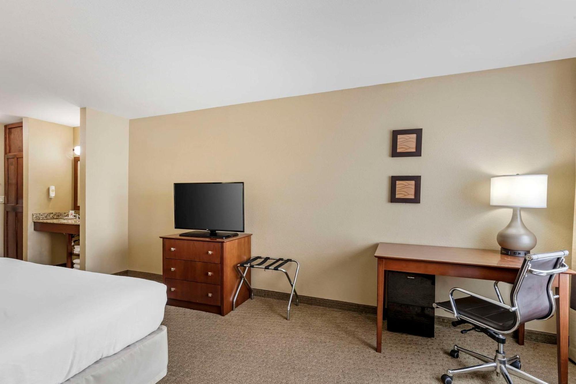 Comfort Inn & Suites East Moline Near I-80 Εξωτερικό φωτογραφία
